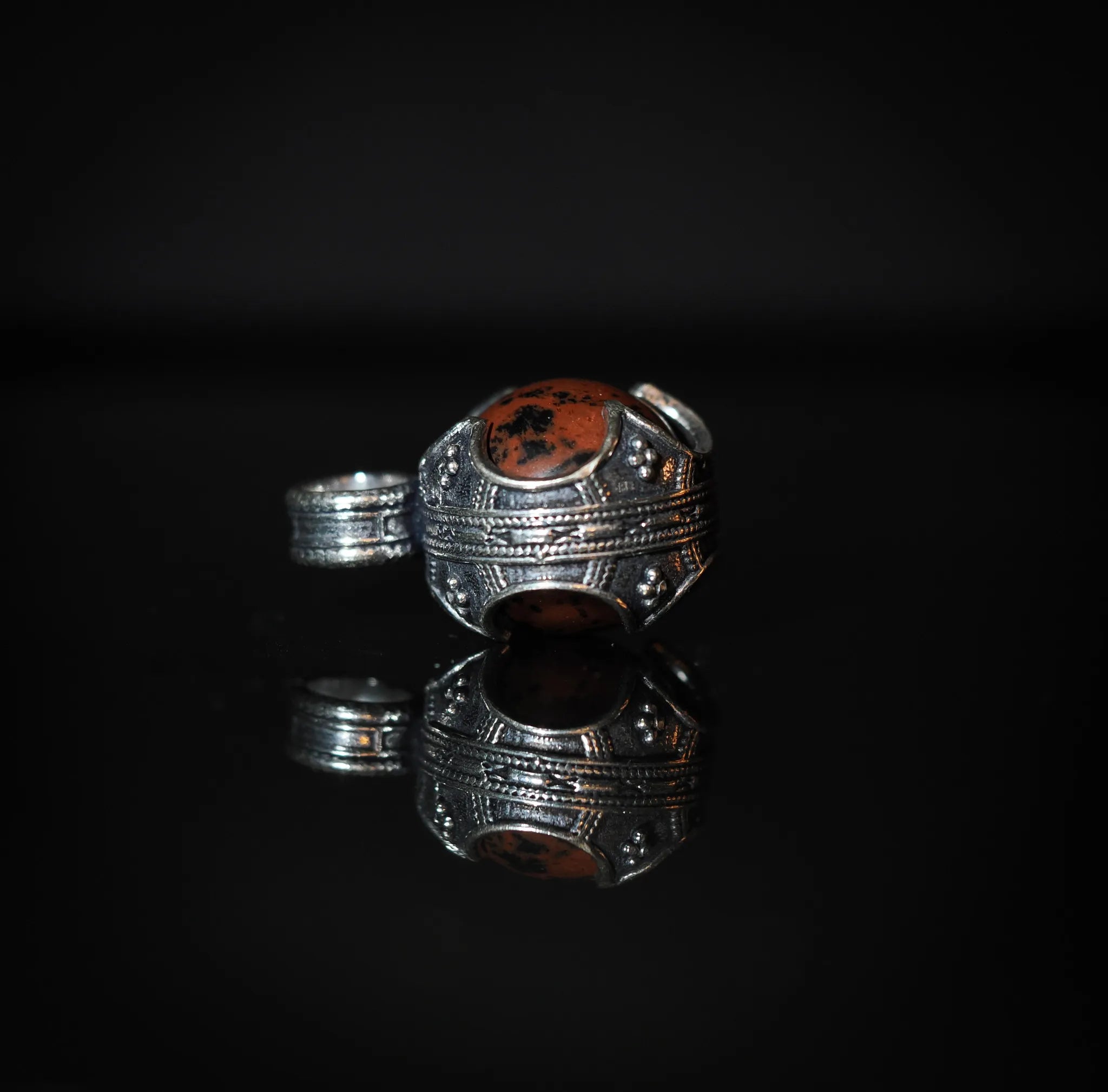 Gotlandshänge, Mahogny Obsidian