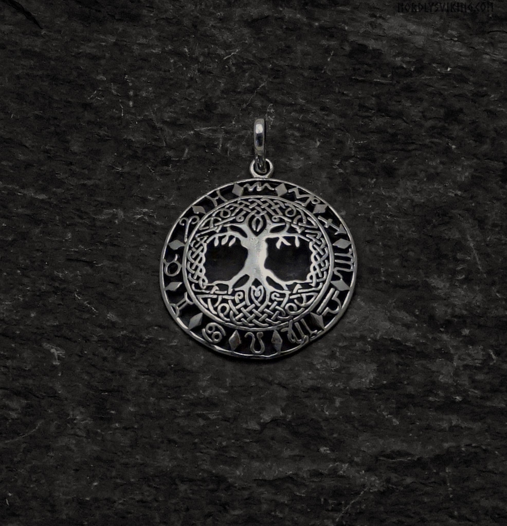 Yggdrasil, silverbelagd